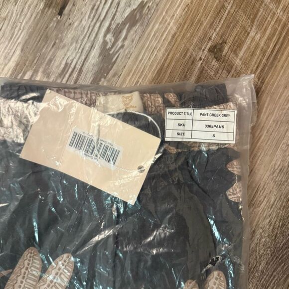 Las Surenas Greek tiger linen pant in gray • Small - Picture 4 of 4